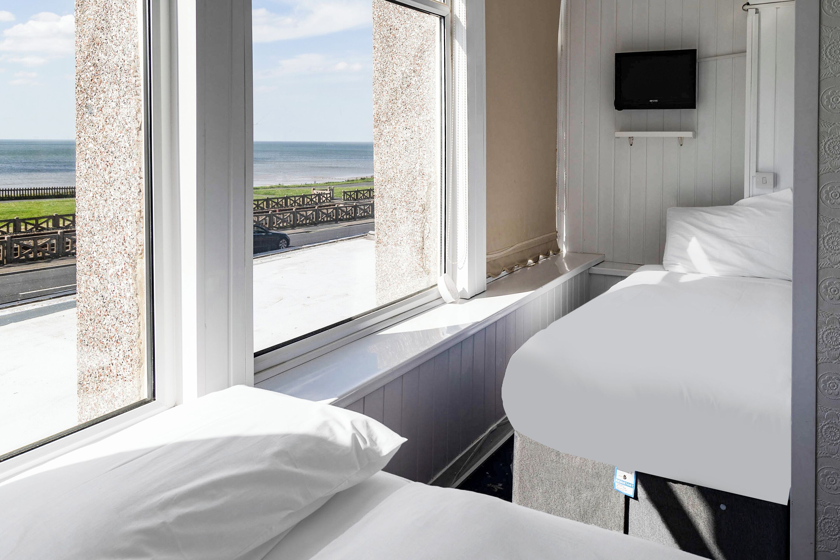 Tremannsrom – familie, 1 dobbeltseng med sovesofa | Skrivebord