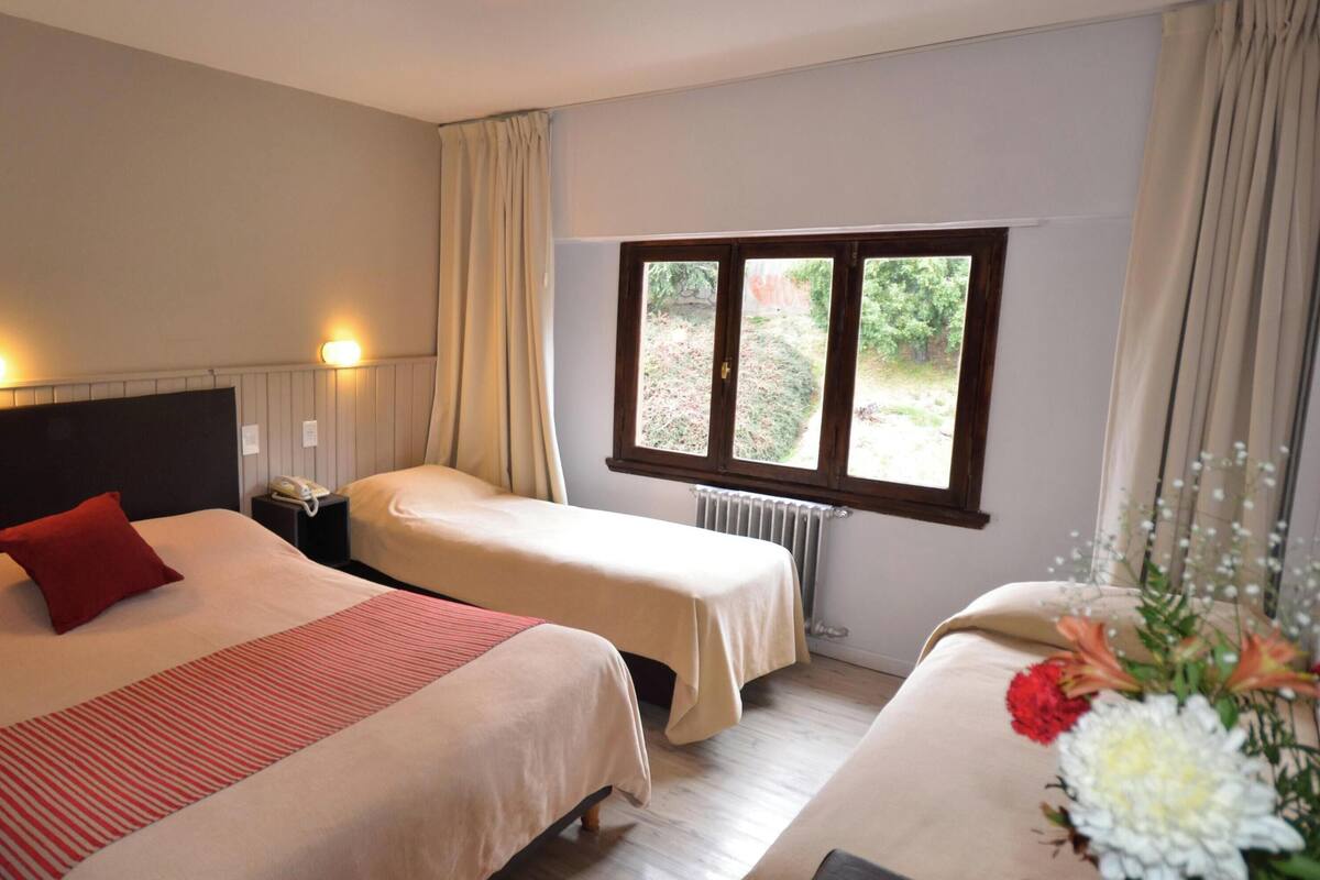 Premium bedding, in-room safe, soundproofing, free WiFi