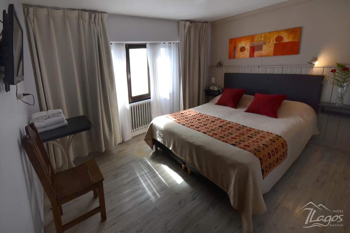 Premium bedding, in-room safe, free WiFi