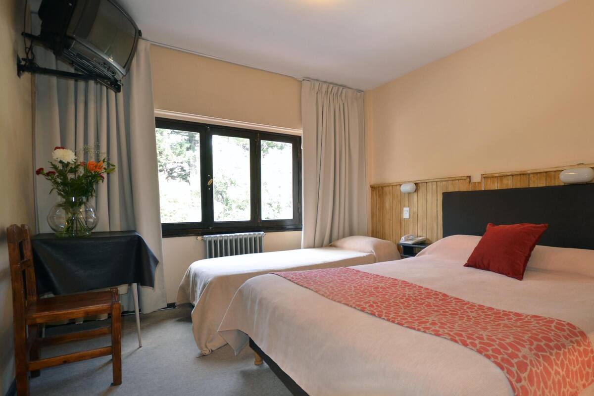 Premium bedding, in-room safe, soundproofing, free WiFi