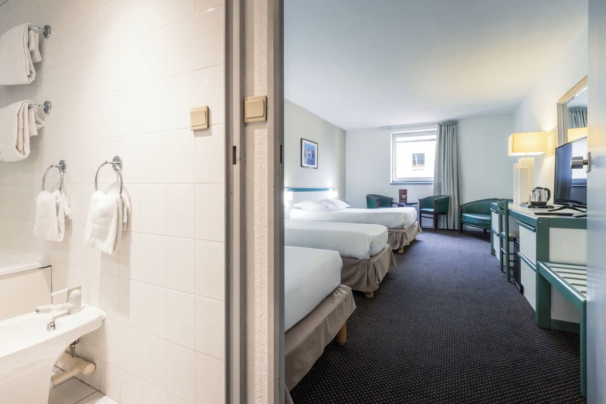 Family Quadruple Room (2 adultes et 2 enfants)