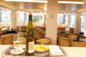 Bar (on property) - Hotel Paradis (Lourdes)