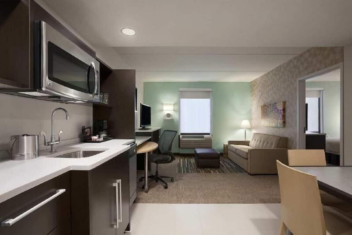 Private kitchen | Full-size fridge, microwave, dishwasher, coffee/tea maker