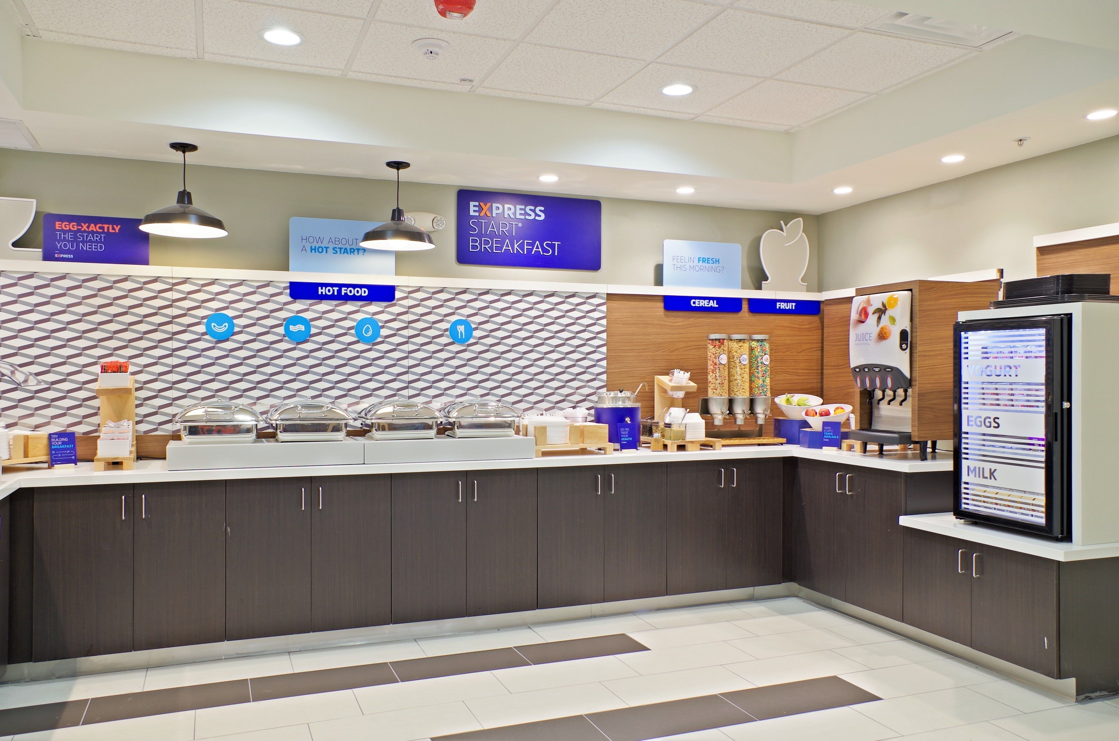 free daily full breakfast