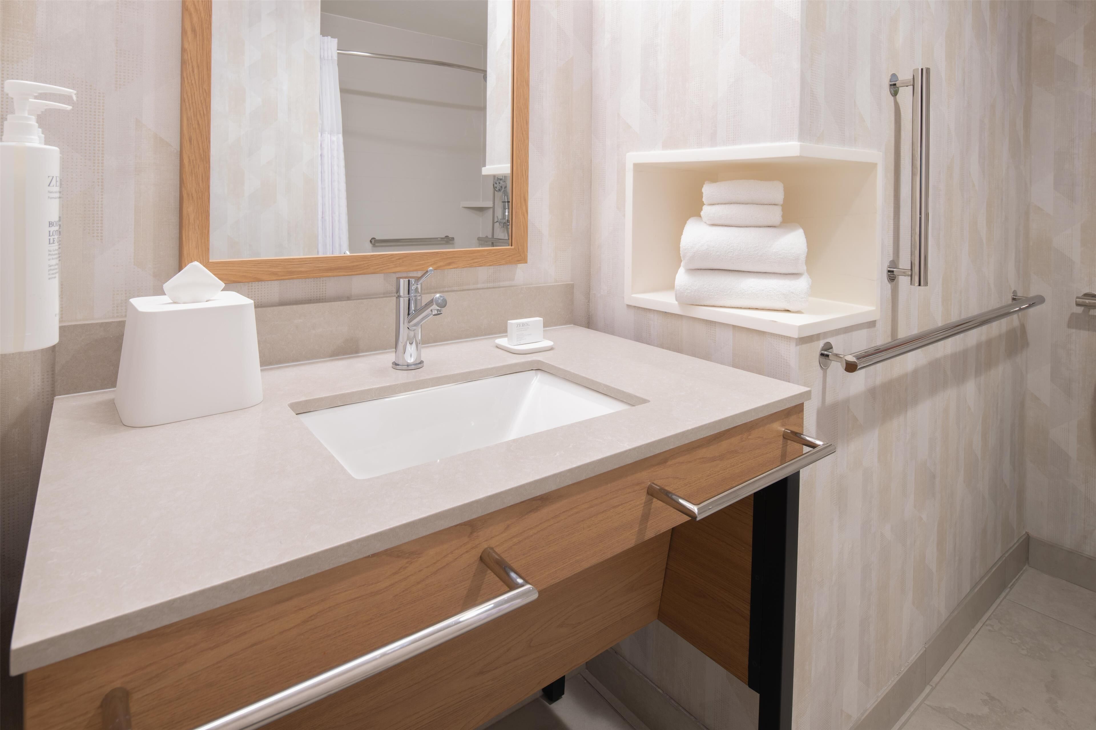 combined shower/bathtub, free toiletries, hair dryer, towels