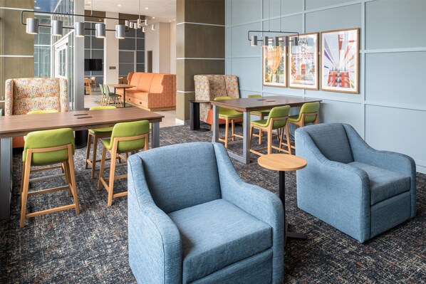 Lobby - Hampton Inn by Hilton North Hollywood (North Hollywood)