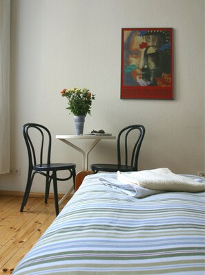 Safe på rommet, individuelt dekorert, individuelt innredet og skrivebord