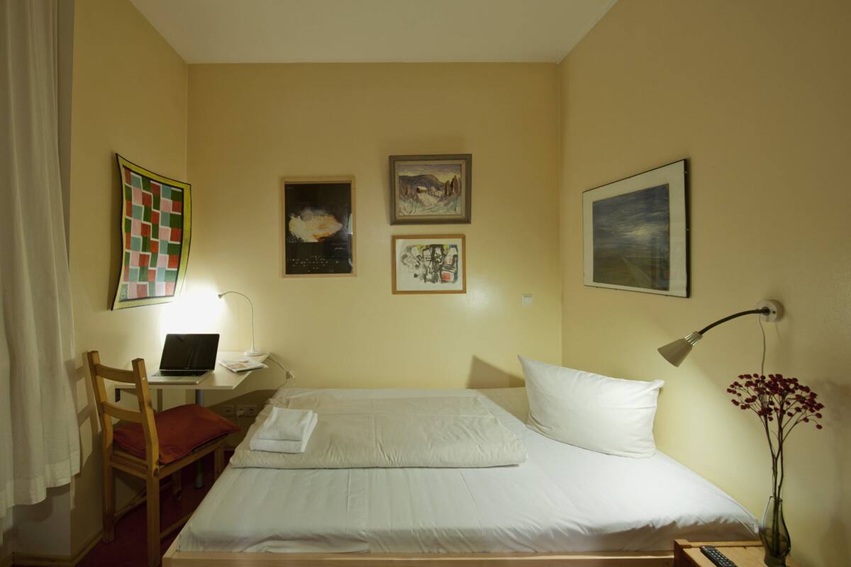 In-room safe, desk, soundproofing, cribs (free)
