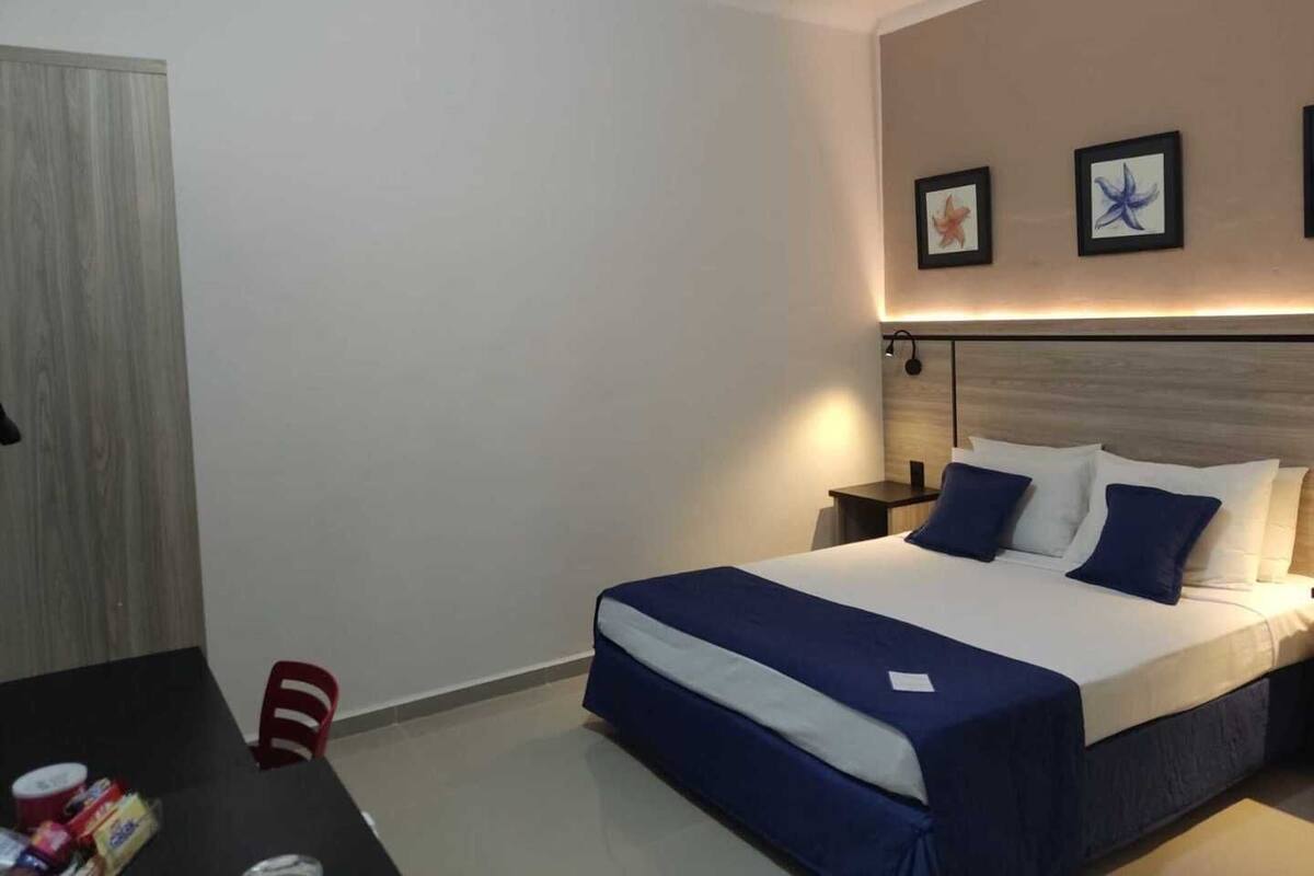Deluxe Double Room | Minibar, bed sheets