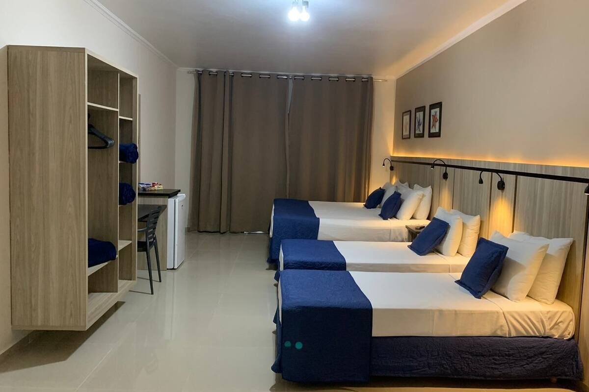 Family Studio Suite | Minibar, bed sheets