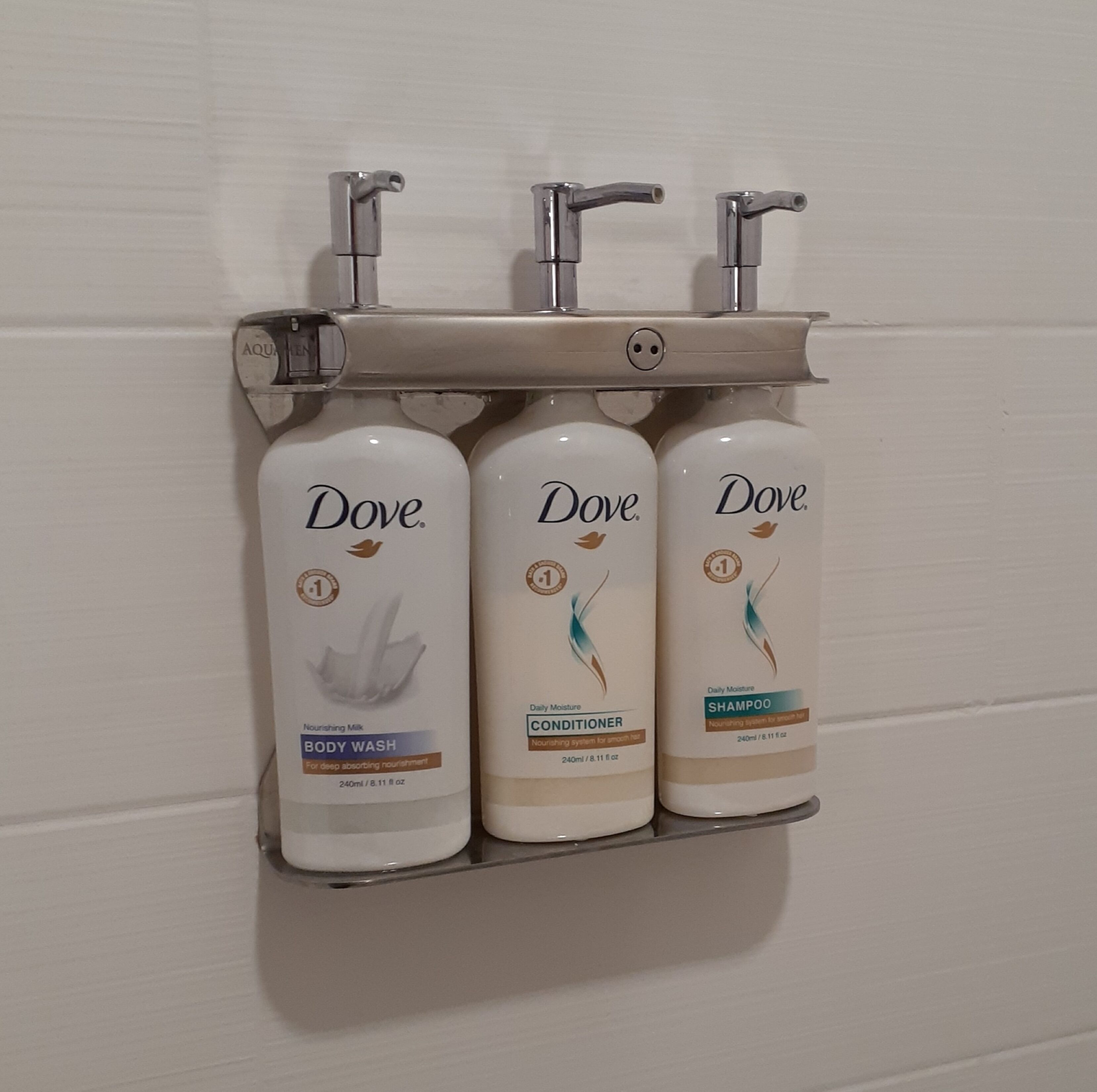 combined shower/bathtub, hair dryer, towels