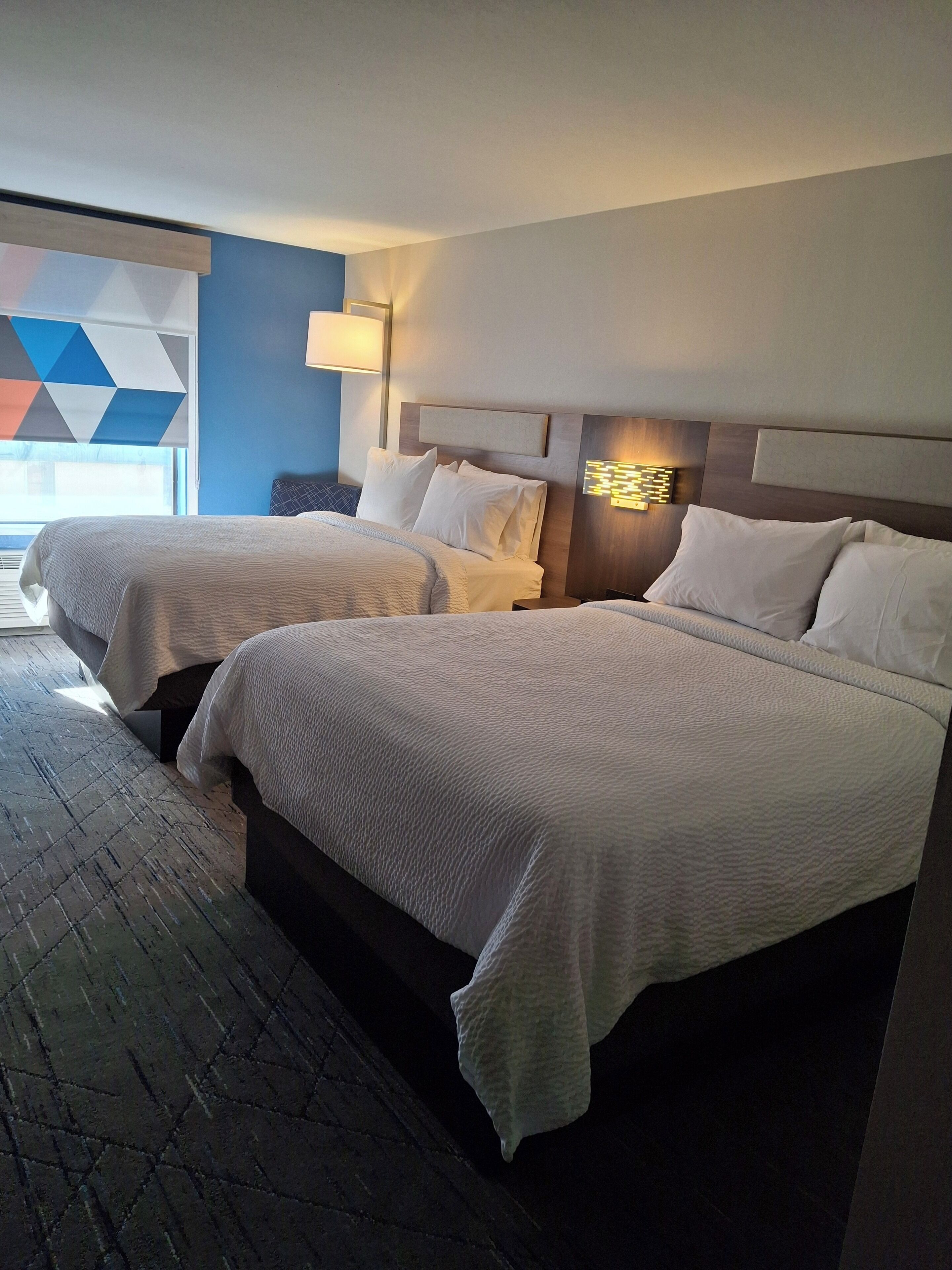 Escritorio, tabla de planchar con plancha y cunas gratuitas 