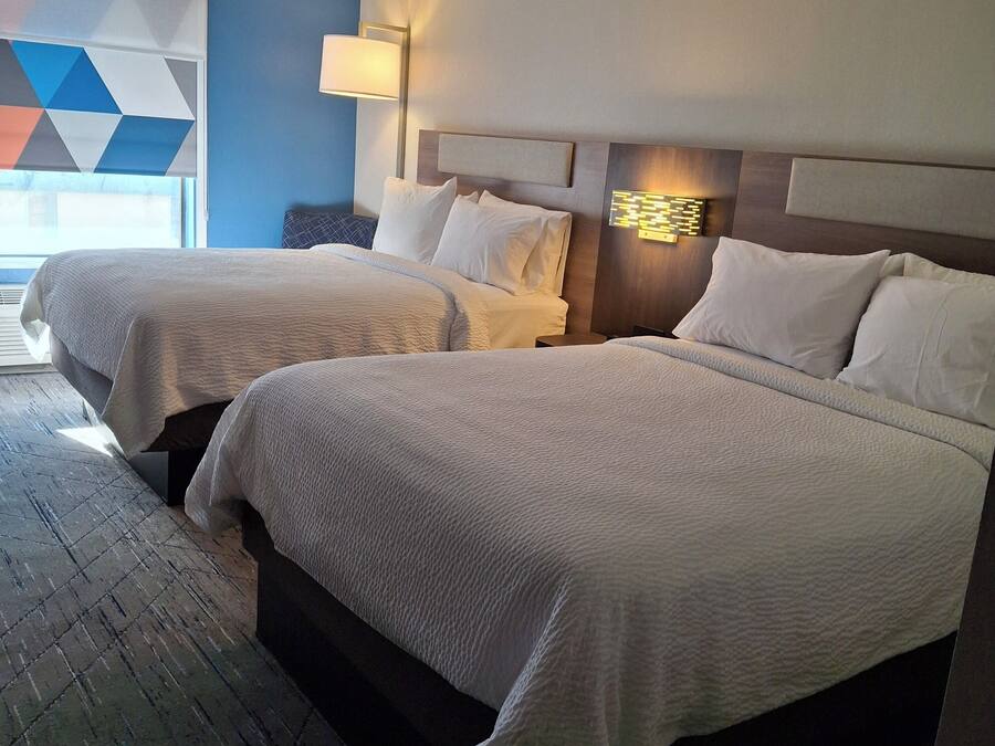 Escritorio, tabla de planchar con plancha y cunas gratuitas