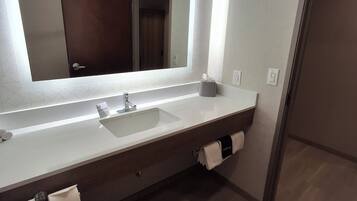 Standard Room, 1 King Bed | Bathroom | Combined shower/bathtub, hair dryer, towels