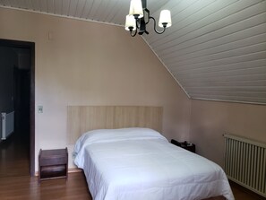 ห้องแฟมิลี่ | มินิบาร์, โต๊ะทำงาน, ห้องเก็บเสียง, เตียงเสริม/เปล