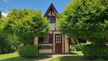 Minibar, desk, soundproofing, rollaway beds