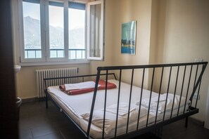 Double Room, Lake View | Desk, free WiFi, bed sheets - Lake Como Hostel (Menaggio)