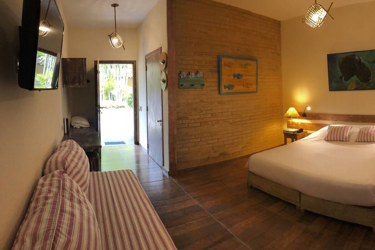 Minibar, caja de seguridad en la habitación y cortinas blackout