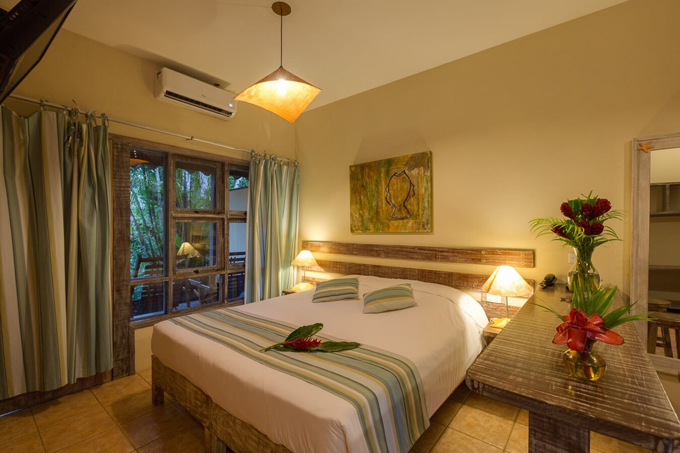 Deluxe Apartment | Minibar, in-room safe, blackout drapes, bed sheets