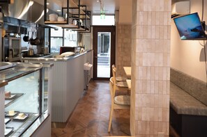 Breakfast, lunch, brunch served; Italian cuisine