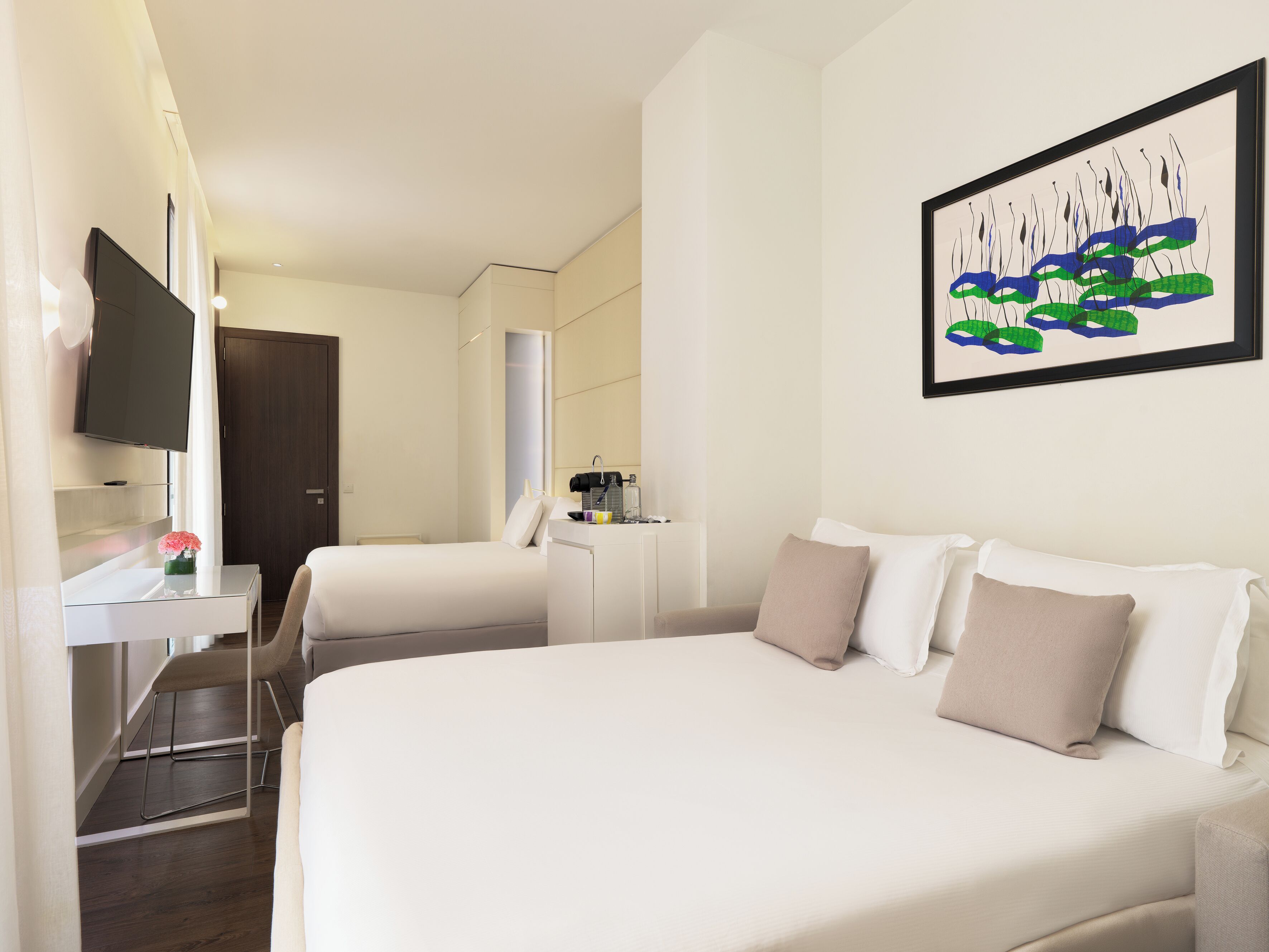 Habitación cuádruple familiar | Ropa de cama hipoalergénica, edredón y camas con efecto memoria 