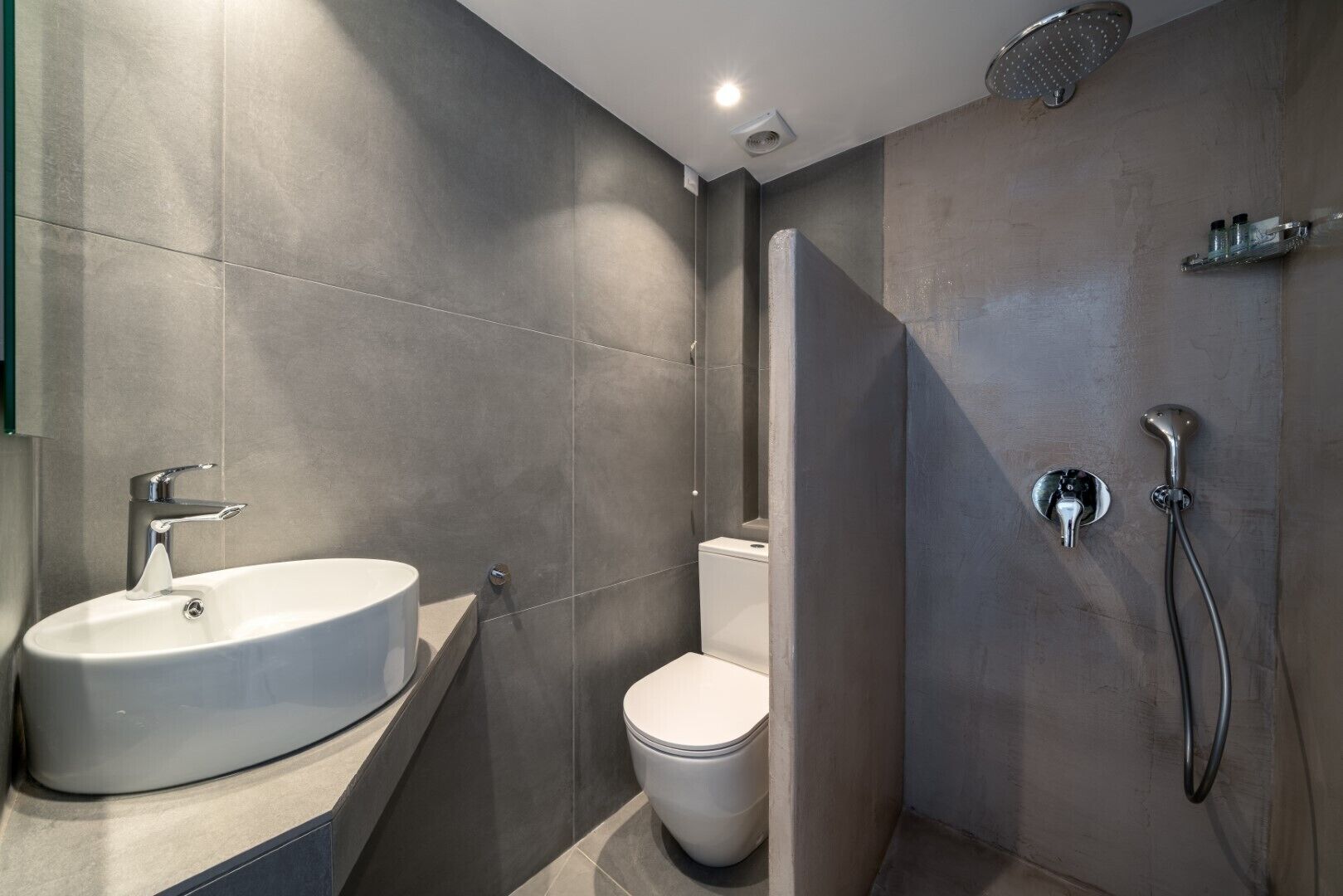 standard room, sea view | bathroom | shower, towels