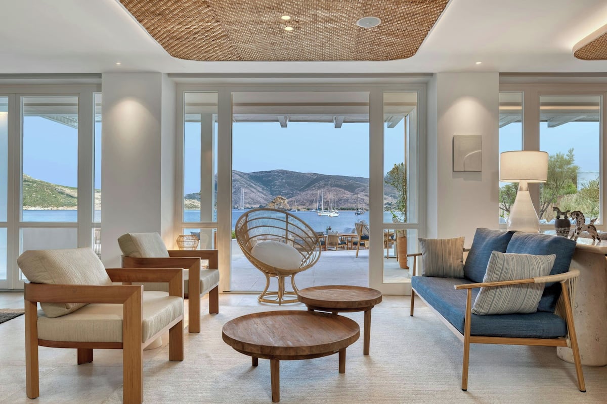 dinner served, italian cuisine, beach views