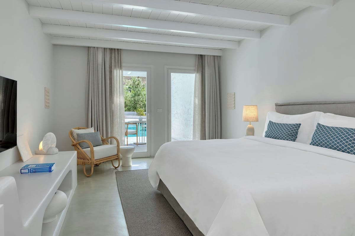 Grand Room, 1 King Bed, Poolside (View) | Pool | Seasonal outdoor pool, pool umbrellas, sun loungers