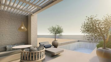 Suite, 1 letto king con divano letto, vista mare | Piscina | Piscina stagionale all'aperto, ombrelloni da piscina, lettini
