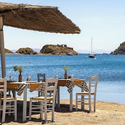 Aperto a cena, cucina italiana, con vista sulla spiaggia