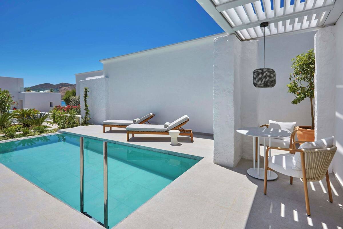 Suite, 1 Schlafzimmer | Pool | Außenpool (je nach Saison geöffnet), Sonnenschirme, Liegestühle