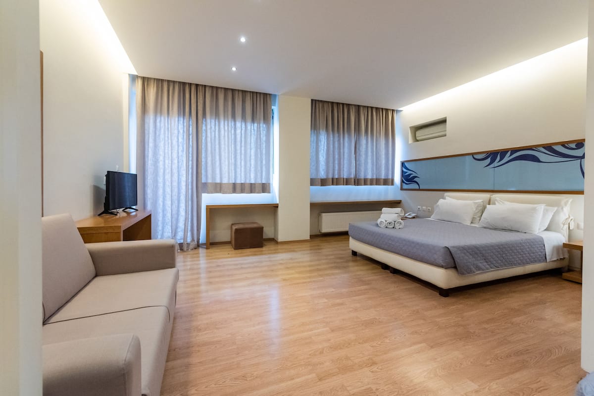 Superior vierpersoonskamer | 1 slaapkamer, een minibar, een kluis op de kamer