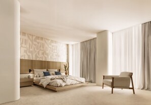 Suite | Minibar, caja fuerte, decoración individual y escritorio