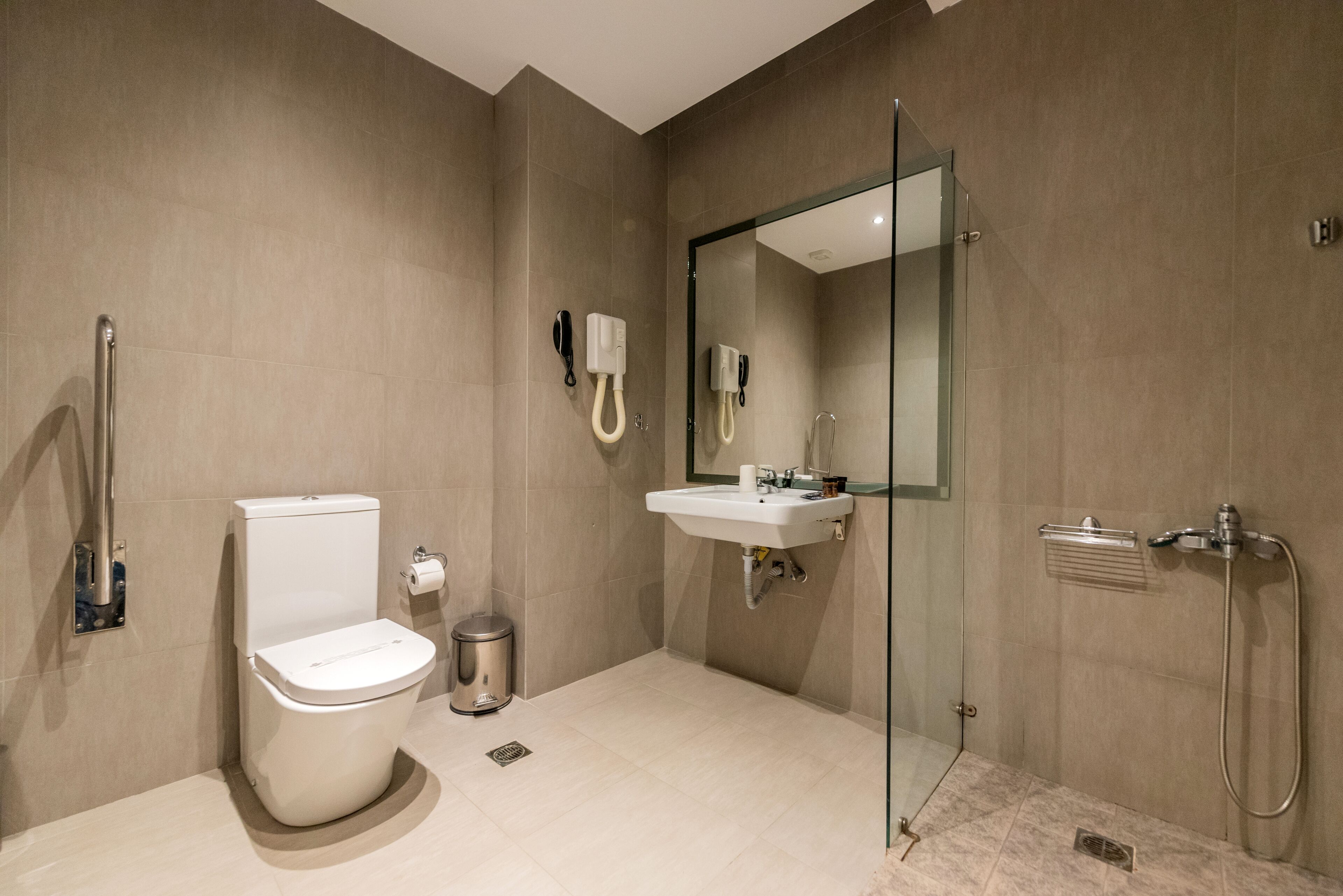 superior quadruple room | bathroom | shower, hair dryer, bidet, towels