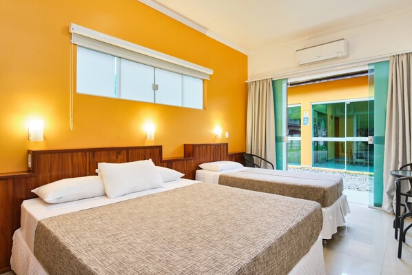 Minibar, escritorio, wifi gratis y ropa de cama