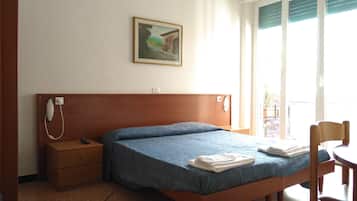 Doppia Standard | Una cassaforte in camera, una scrivania, tende oscuranti, Wi-Fi gratuito