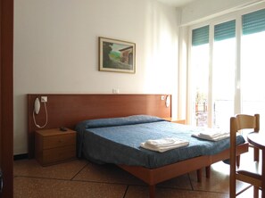 Standard Double Room | In-room safe, desk, blackout curtains, free WiFi - Hotel Suisse (Sestri Levante)