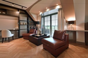 Flat-screen TV - Van der Valk Hotel Groningen Westerbroek (Westerbroek)