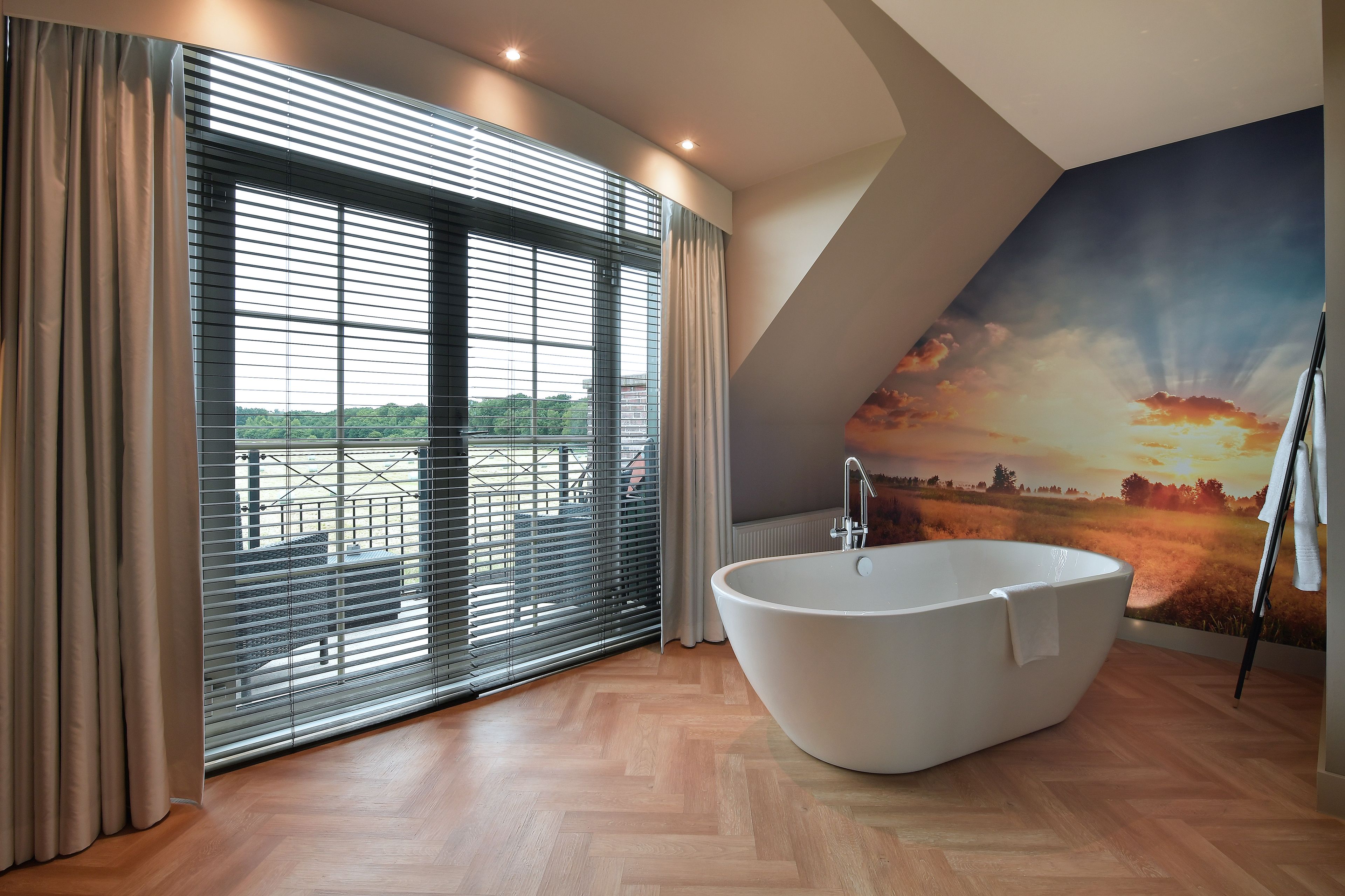 suite (sunset) | bathroom | combined shower/bathtub, free toiletries, hair dryer, towels