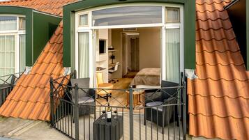 Superior kamer, balkon | 1 slaapkamer, een kluis op de kamer, een bureau, gratis wifi