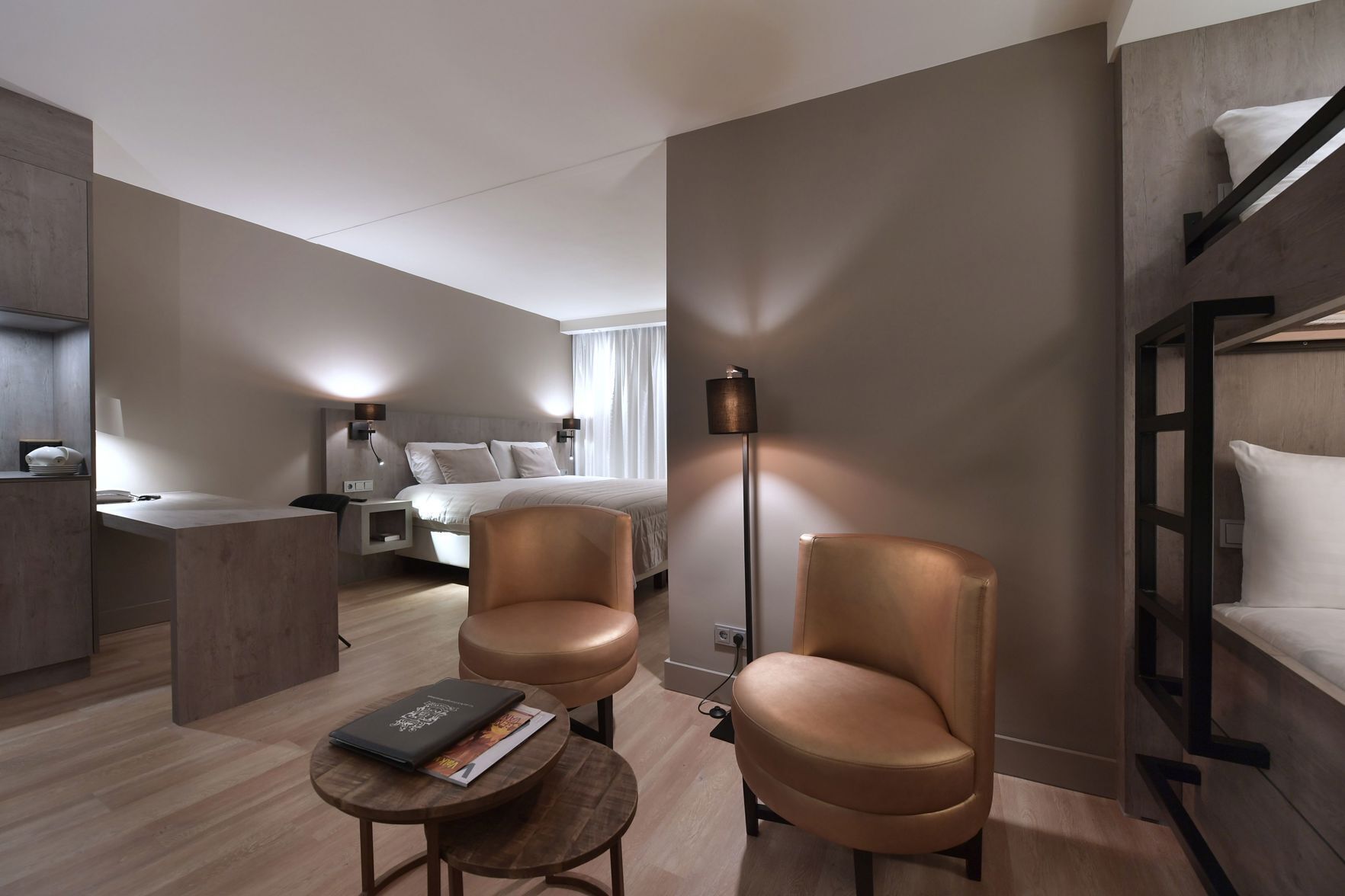 Coffres-forts dans les chambres, bureau, Wi-Fi gratuit, draps fournis