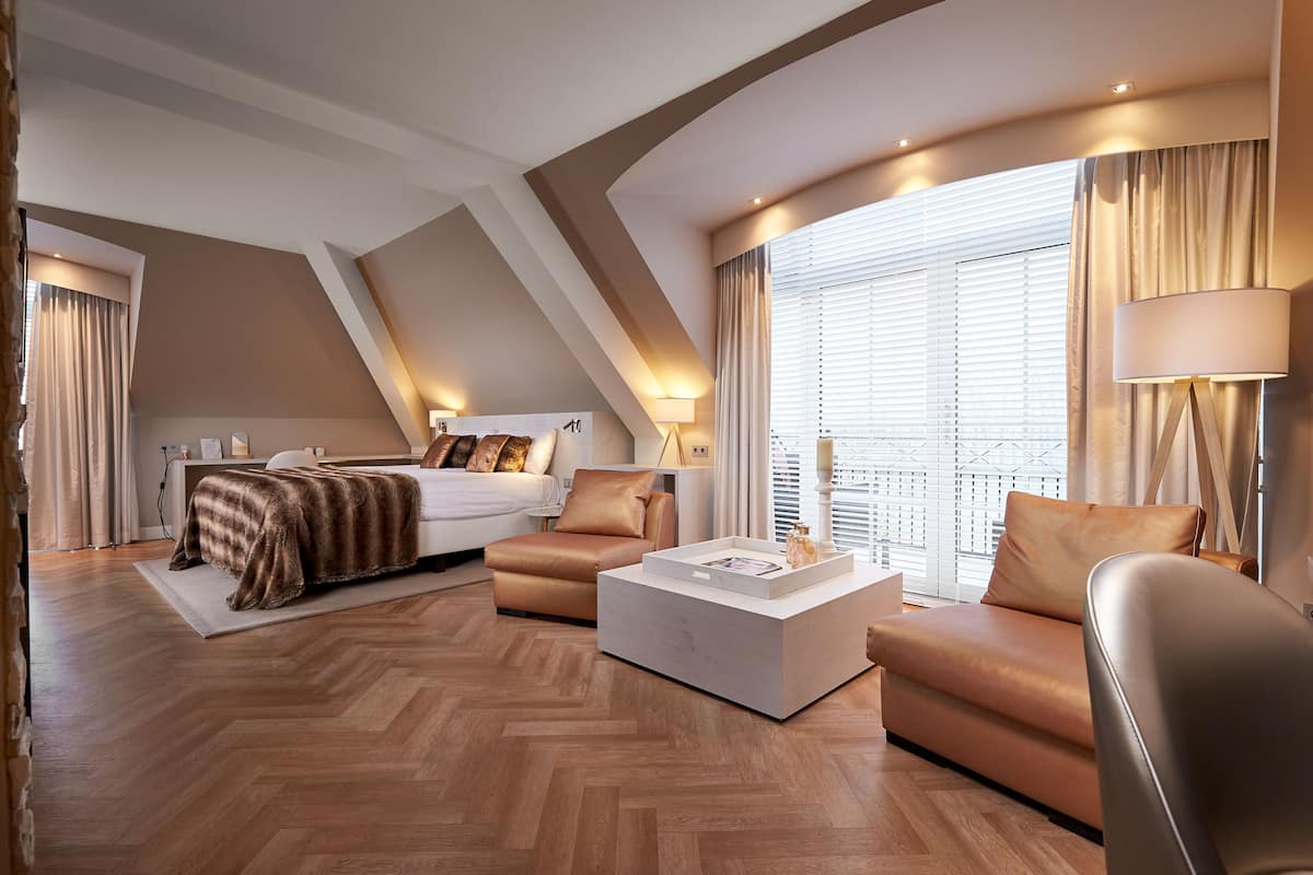 Suite (Sunrise) | Caja fuerte, escritorio, wifi gratis y ropa de cama