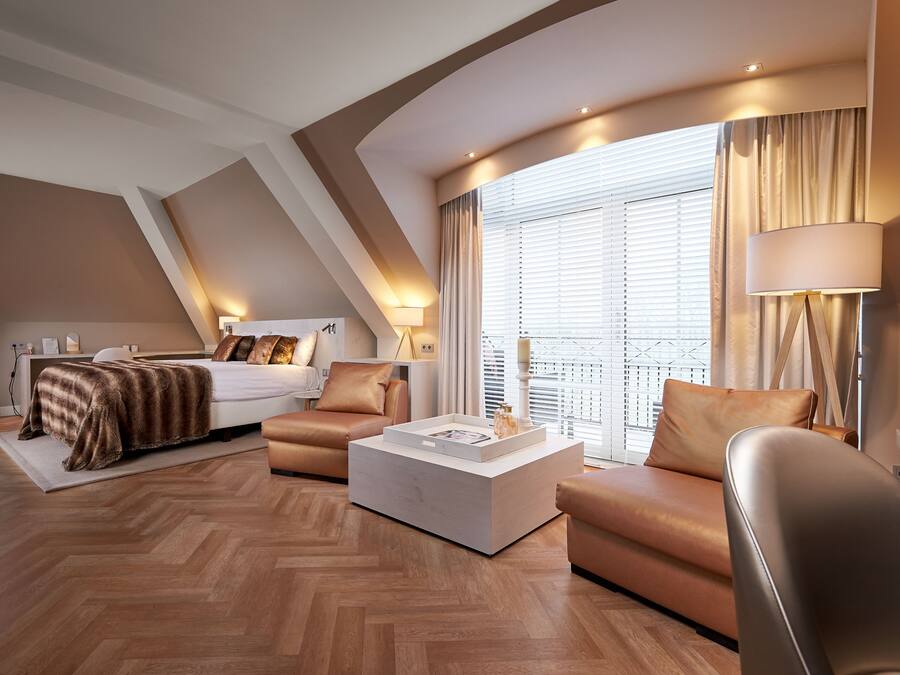 Sviitti (Sunrise) | Tallelokero huoneessa, työpöytä, ilmainen Wi-Fi, vuodevaatteet