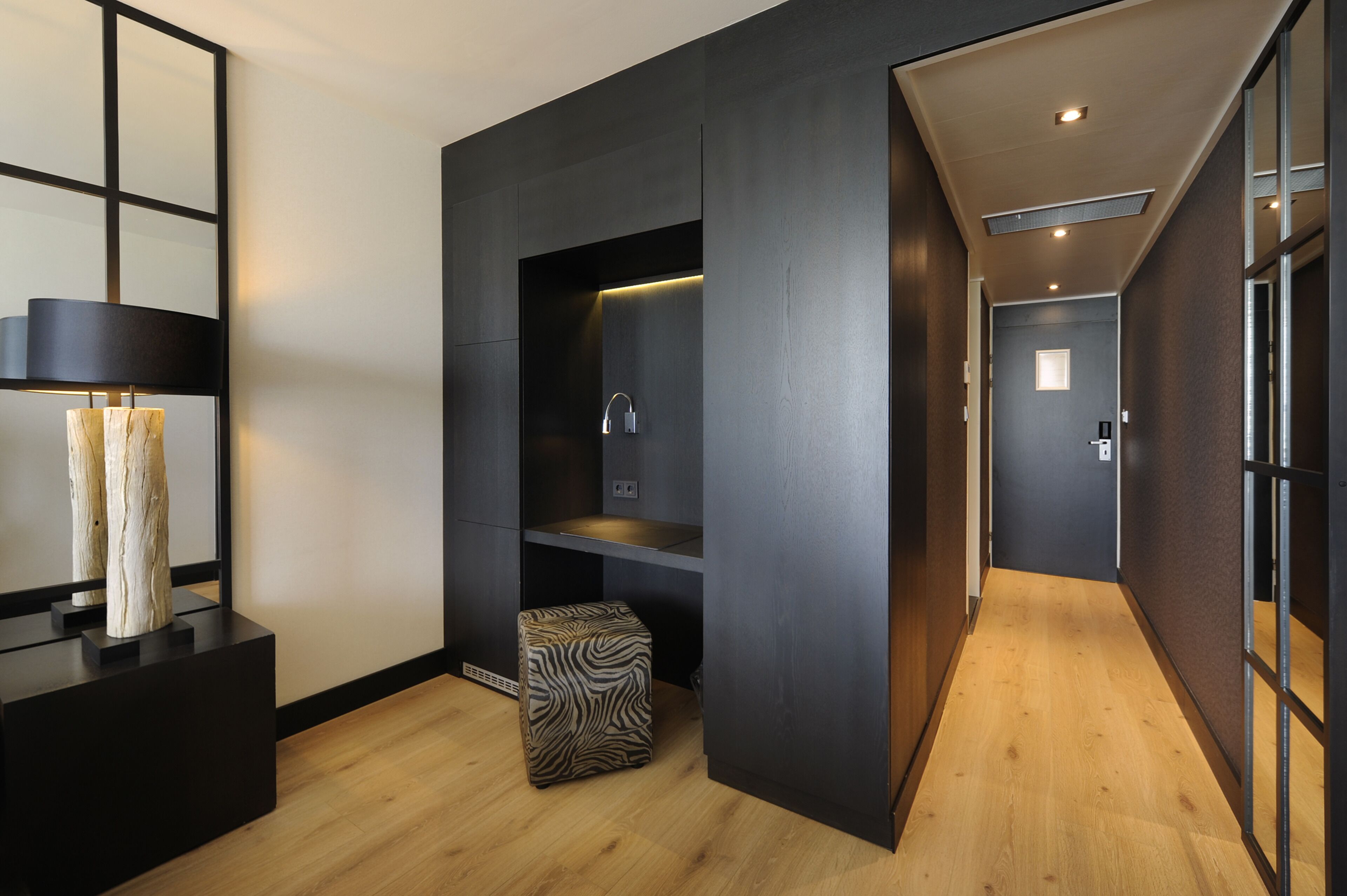 standard room, 2 single beds, fireplace (pet friendly) | in-room safe, desk, free wifi, bed sheets