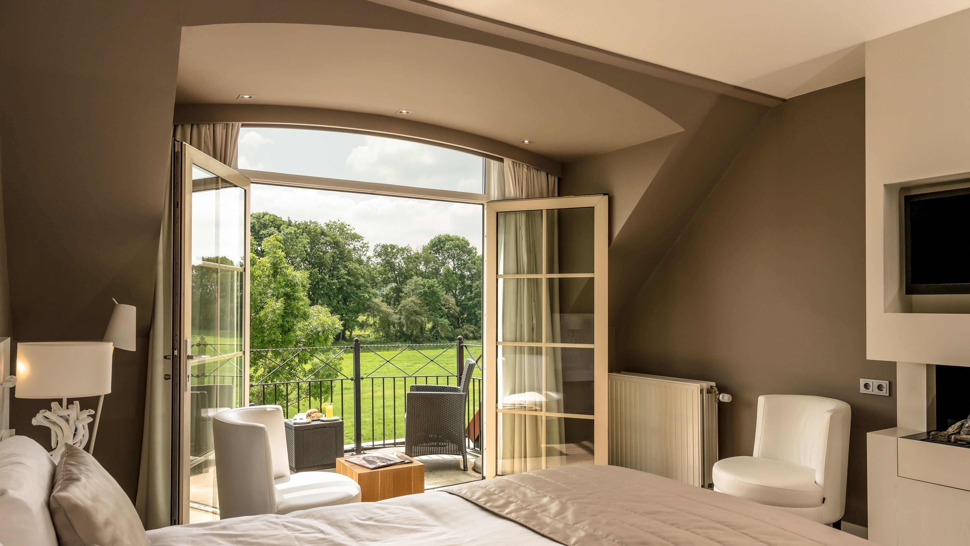 superior room, balcony | in-room safe, desk, free wifi, bed sheets