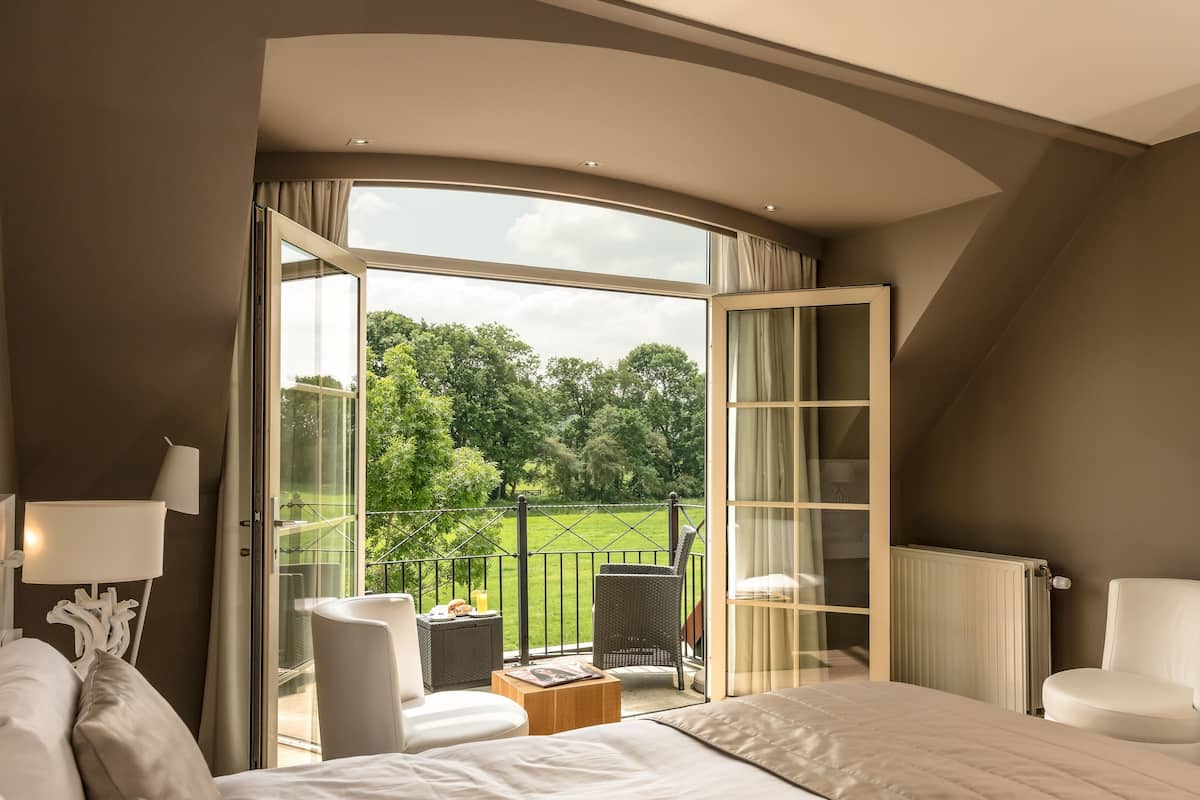 superior room, balcony | in-room safe, desk, free wifi, bed sheets