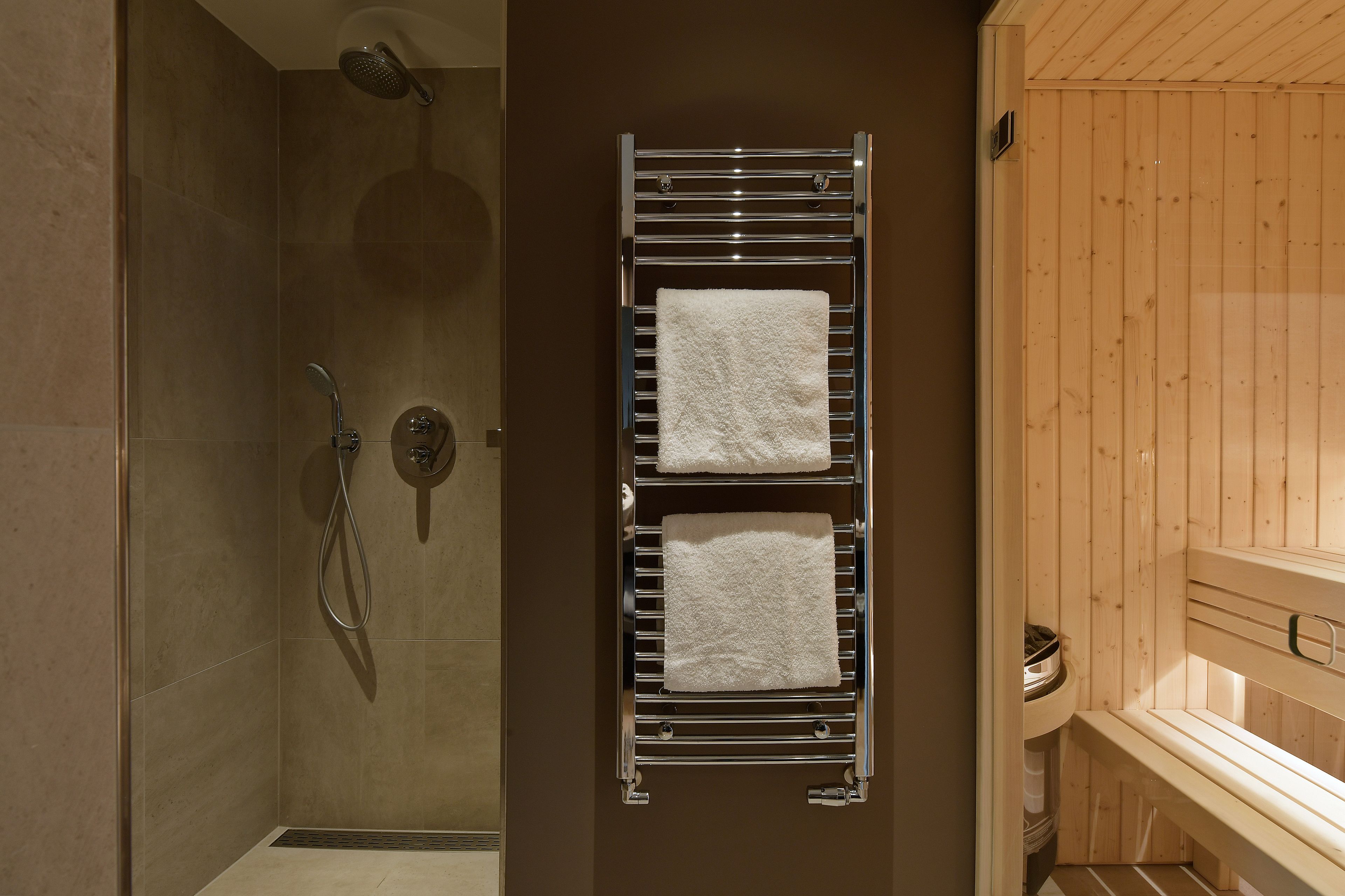 suite (sunset) | bathroom shower