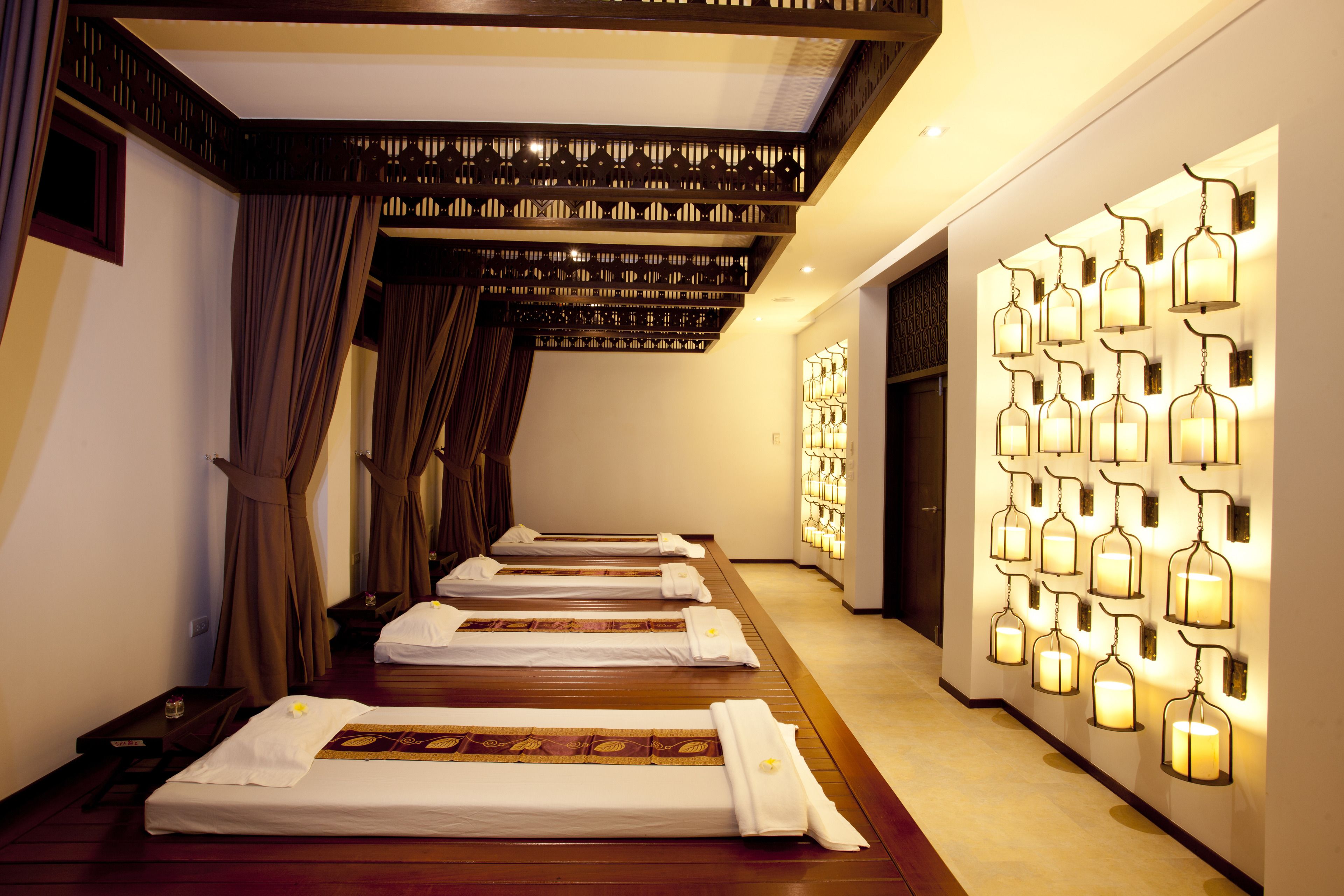 sauna, hot tub, steam room, body treatments, aromatherapy, thai massages