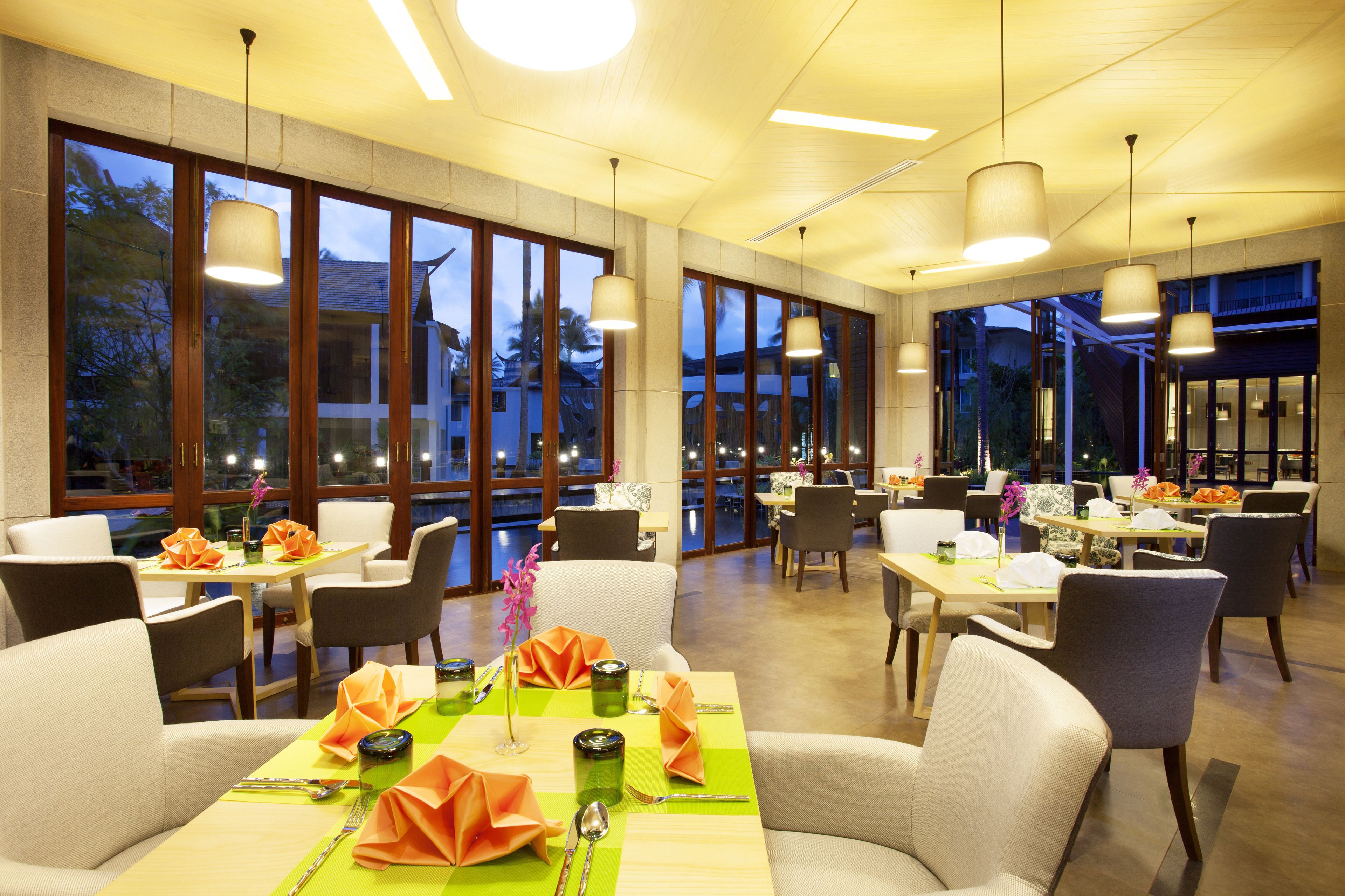 3 restaurants, breakfast, lunch, dinner served; italian cuisine