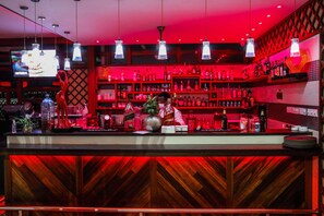 Bar junto a la piscina